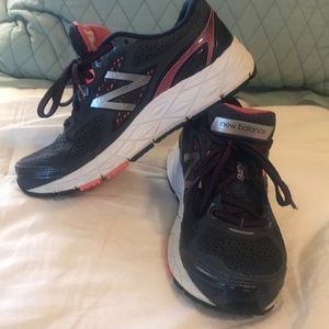 New Balance 840 B running shoes. Size 6.5
